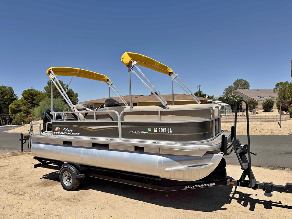 2020 Sun Tracker Party Barge 18DLX for sale in Apple Valley, CA