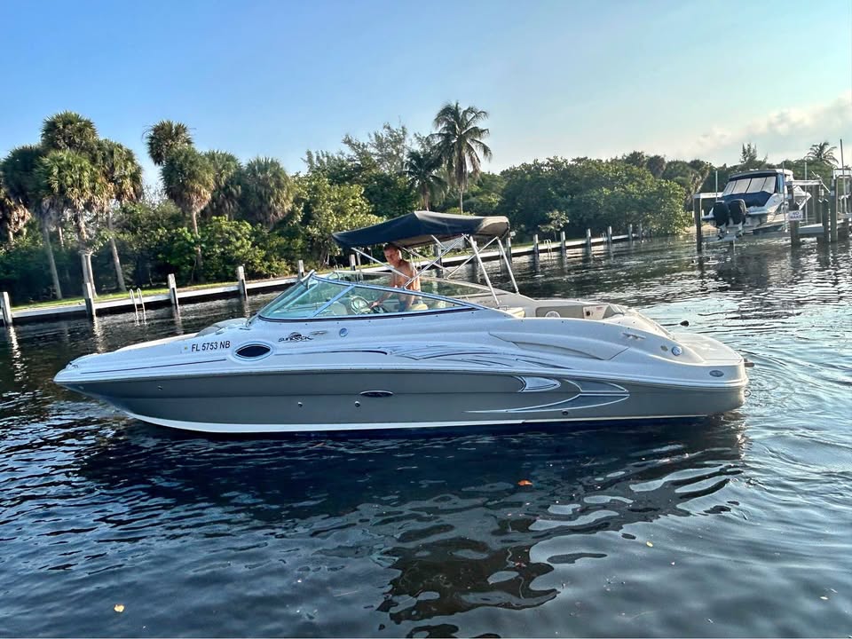 2006 Sea ray 270. Only 258 hours for sale in Fort Lauderdale, FL