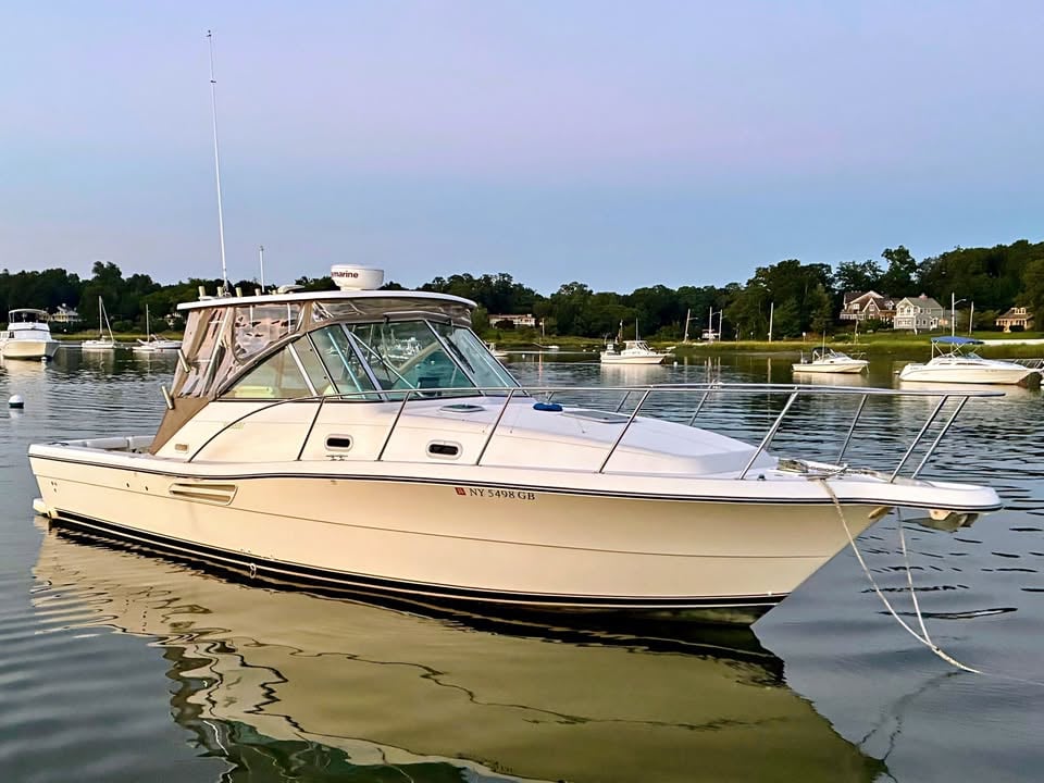 2002 Pursuit 3000 Express for sale in East Setauket, NY