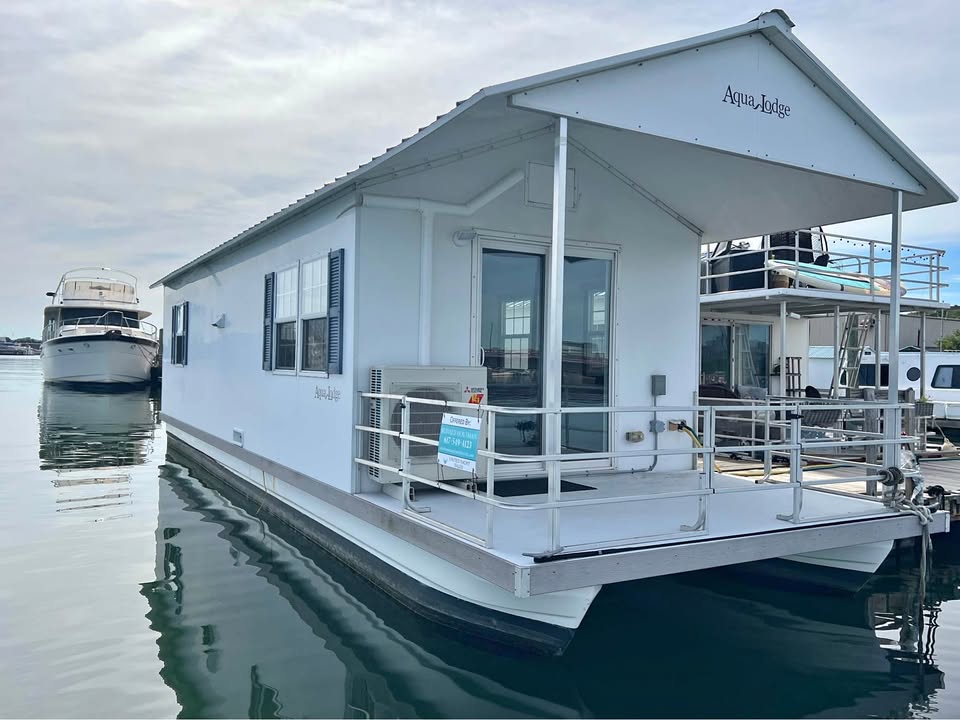 Great Liveaboard Houseboat in Boston!! for sale in East Boston, MA