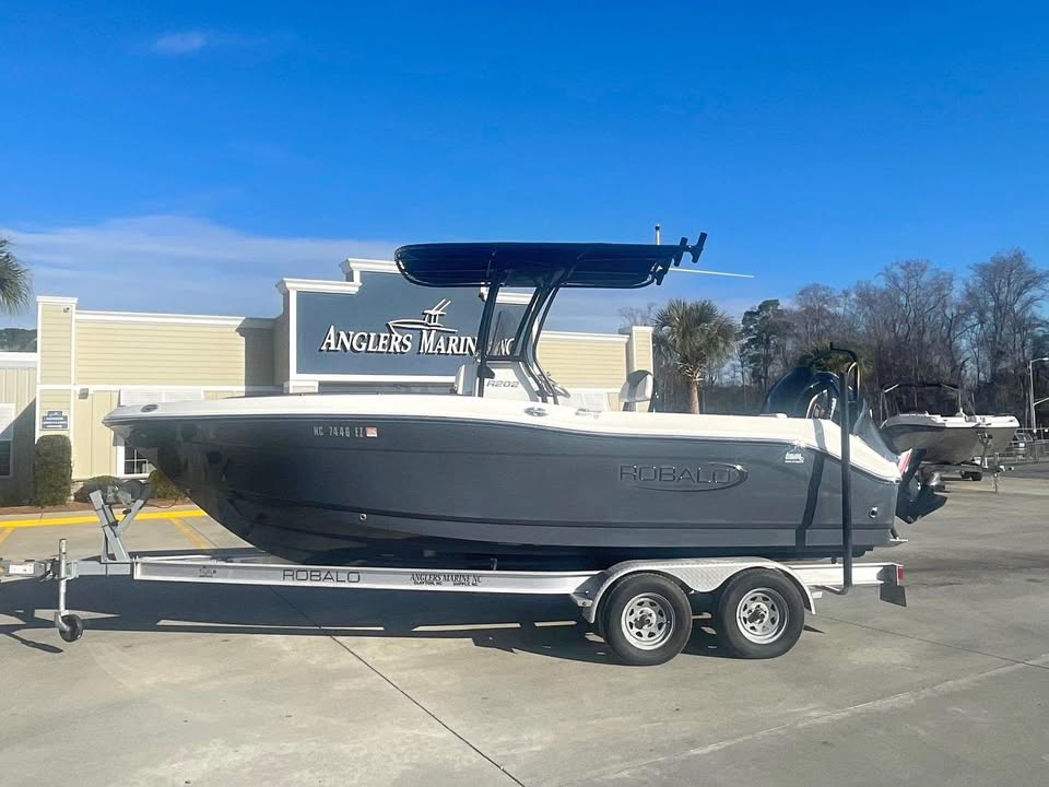 2023 Robalo R202 Explorer center console for sale in Wilmington, NC