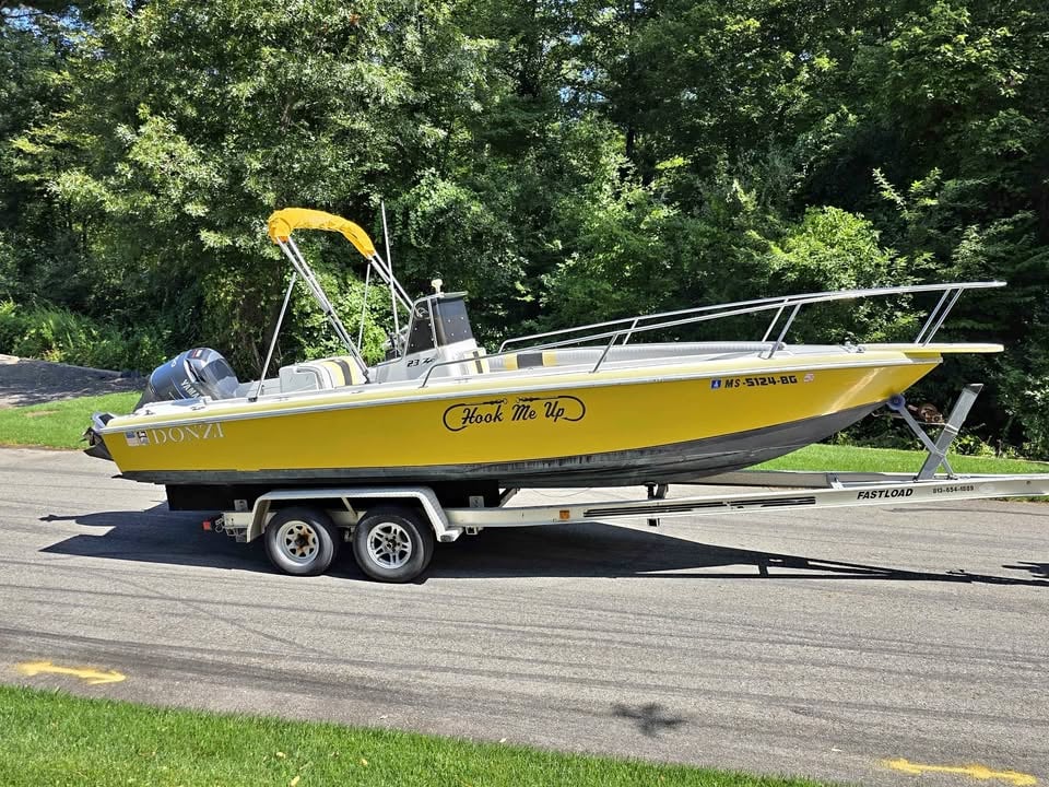 1989 DONZI 23 ZF Center Console Boat for sale in Middleboro, MA