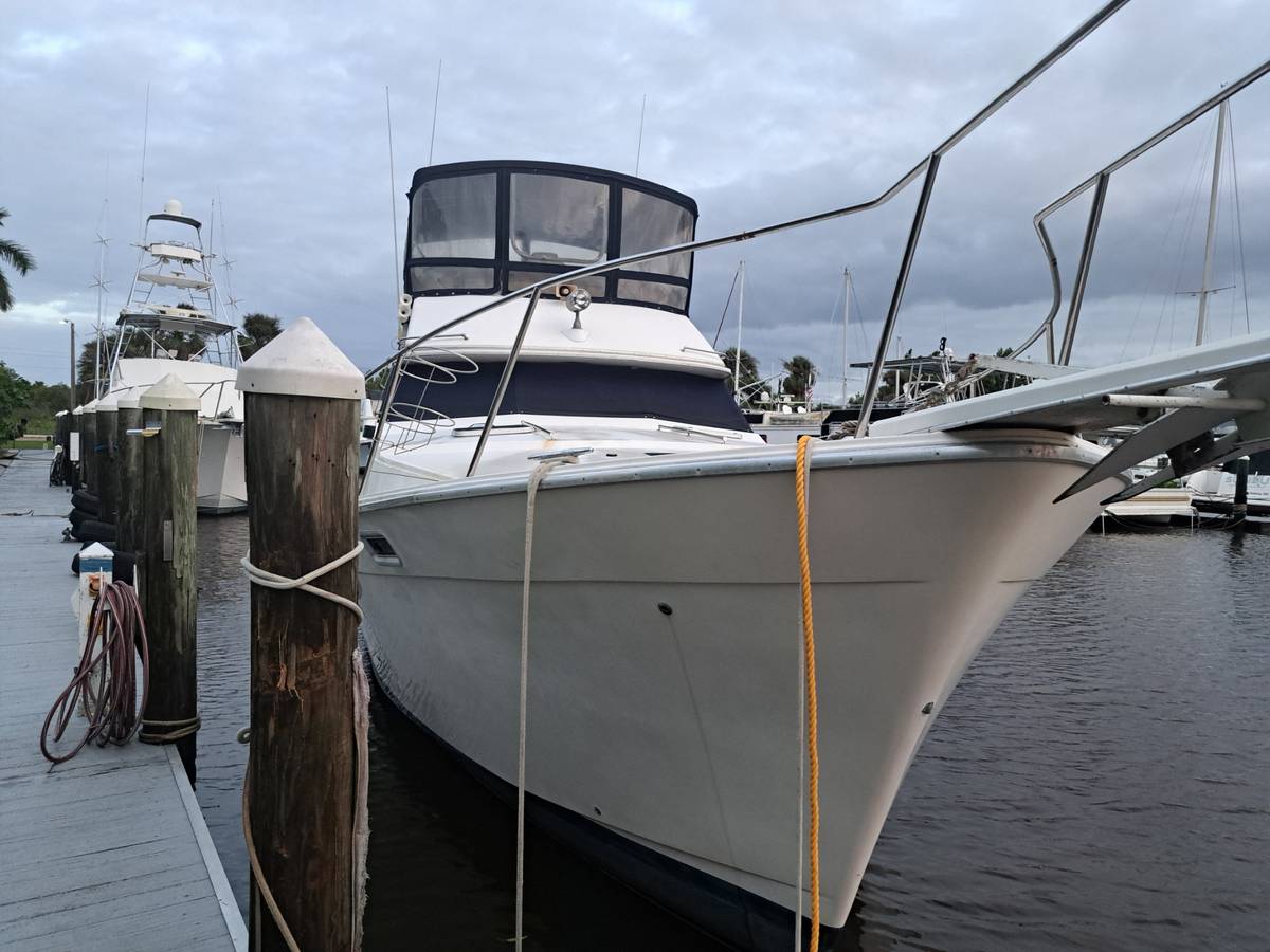 DIESEL MOTOR YACHT 1900 hrs. twin 175 HP Hino's Cruise at 18 MPH for sale in FT MYERS fL DELIVERY AVAILABLE