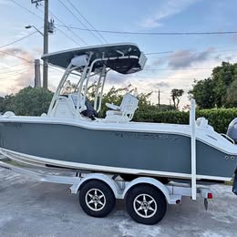 2022 Key West 239FS Center Console with Yamaha 300 V6, 107 hours of use for sale in Palm Springs, FL