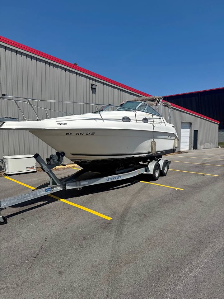 1997 Sea Ray sundancer 250 for sale in Franklin, WI