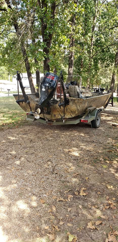 2002 Crestliner Boat for sale in Clinton, MO