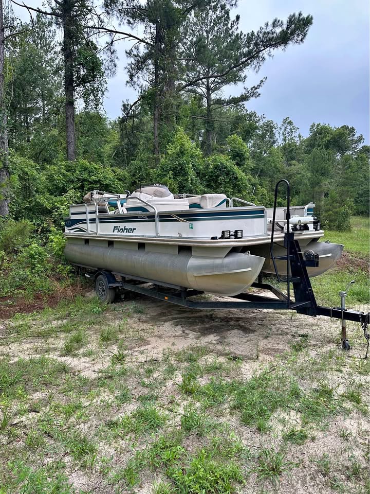2002 fisher pontoon for sale in Hazlehurst, GA