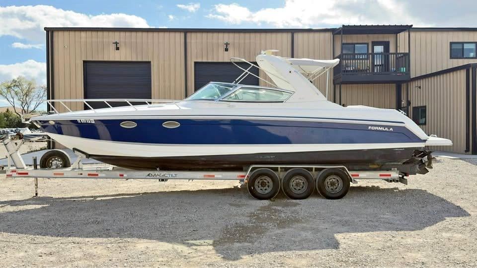 2005 Formula 330 Sun Sport – Twin 350 MAG MPI | Freshwater Only | Generator (sku: 10009) for sale in Alvin, TX
