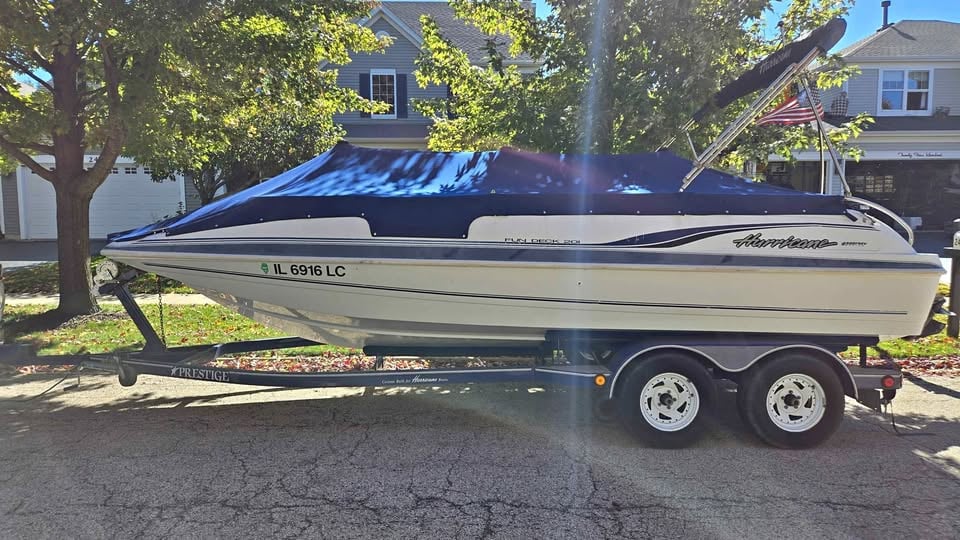 2000 Hurricane Fun Deck 201 – Low Use, Runs Great, Winterized, Indoor Stored, Trailer Included for sale in Wauconda, IL