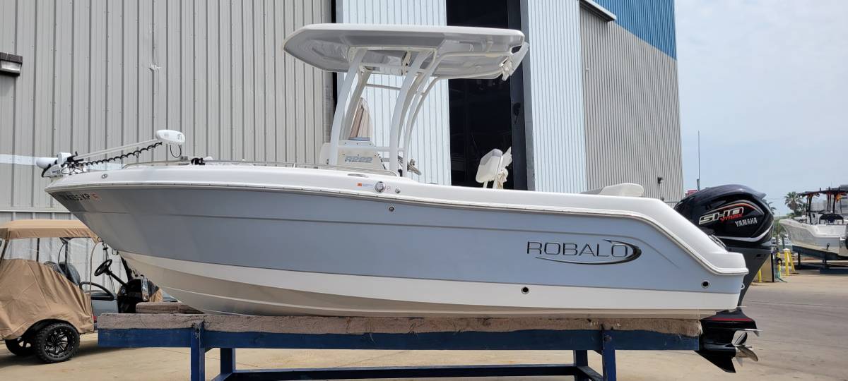 2022 Robalo R222 Center Console Loaded w/ Yamaha F250hp SHO & Trailer for sale in houston