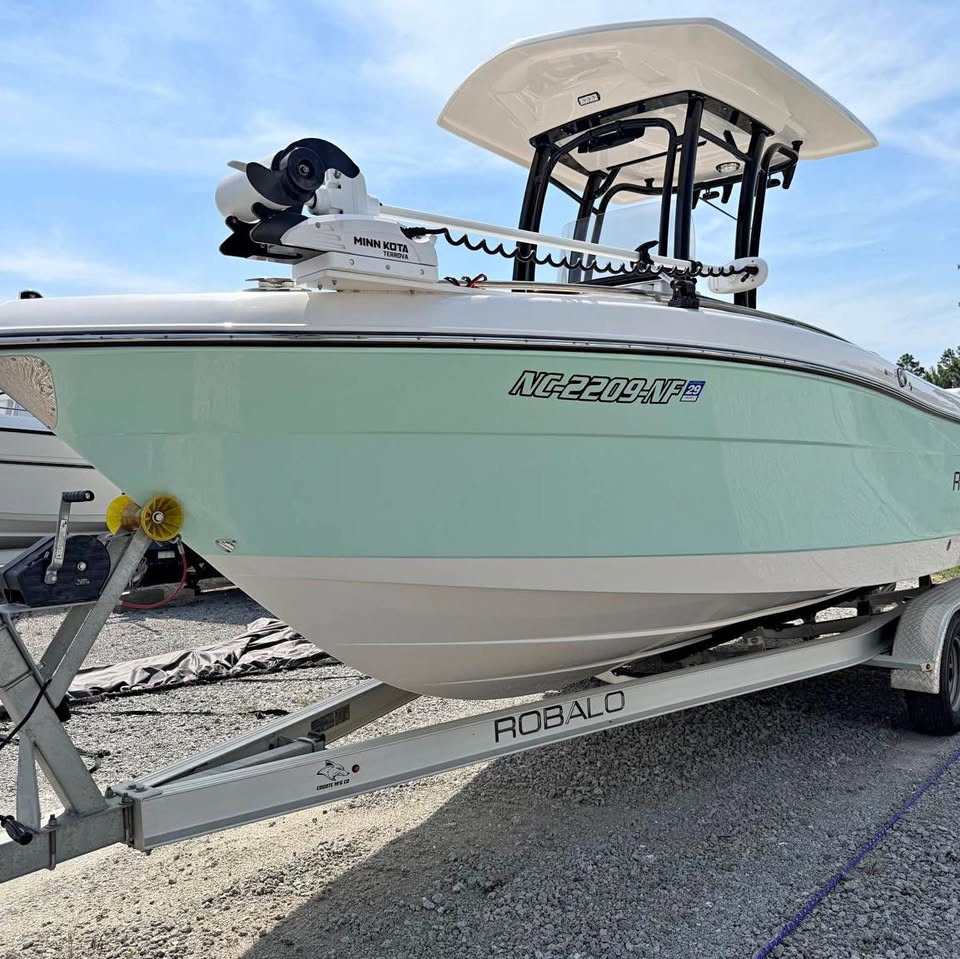 2023 Robalo r222 center console for sale in Ocean Isle Beach, NC