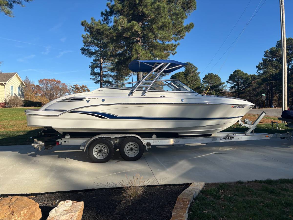 2005 Formula 240 Bow Rider for sale in Elgin, IL