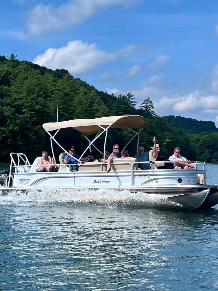 2016 Sunchaser 24’ tritoon fish classic 8522 dlx 40 for sale in Auburn, PA