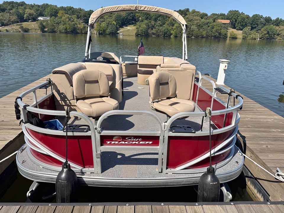 Sun Tracker Fishin' 20 Barge DLX Pontoon Boat for sale in Brandenburg, KY