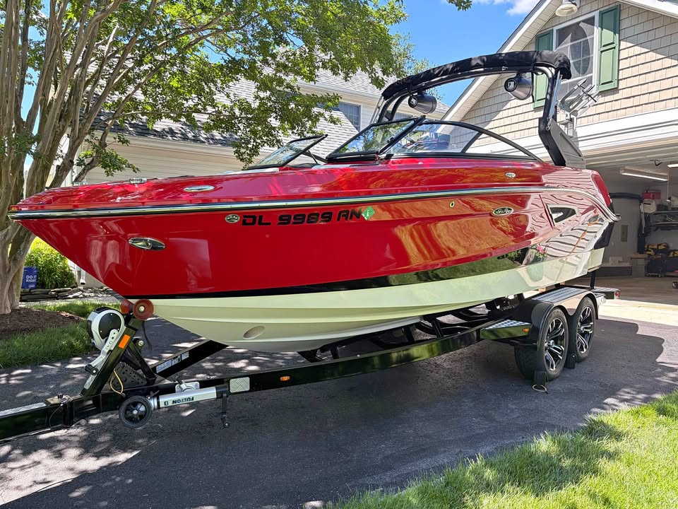 2017 Sea Ray SLX-W 230 Surf Boat | 289 Hrs | 6.2L | Bow & Stern Thrusters | Trailer for sale in Felton, DE