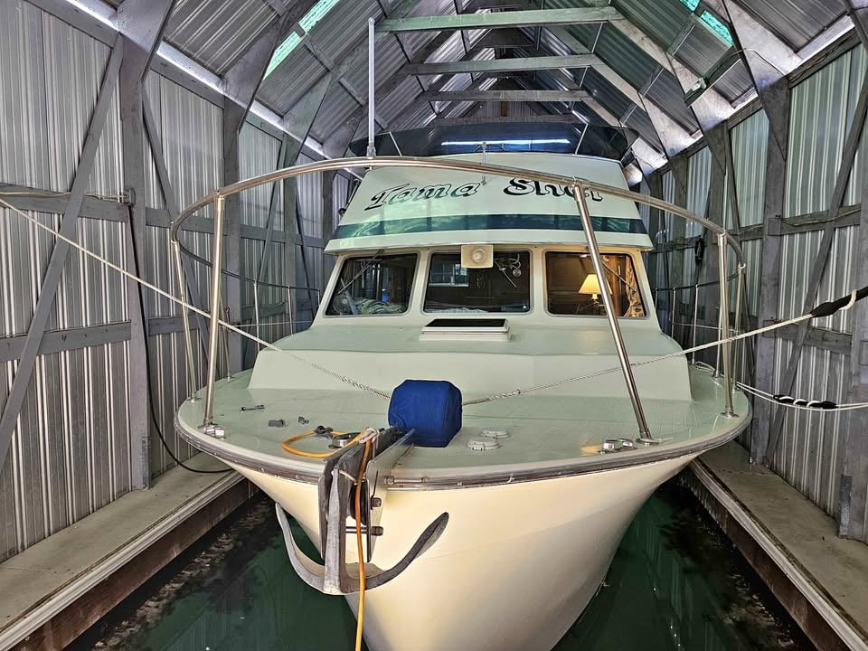 1984 tollycraft 34' tricabin for sale in Bremerton, WA