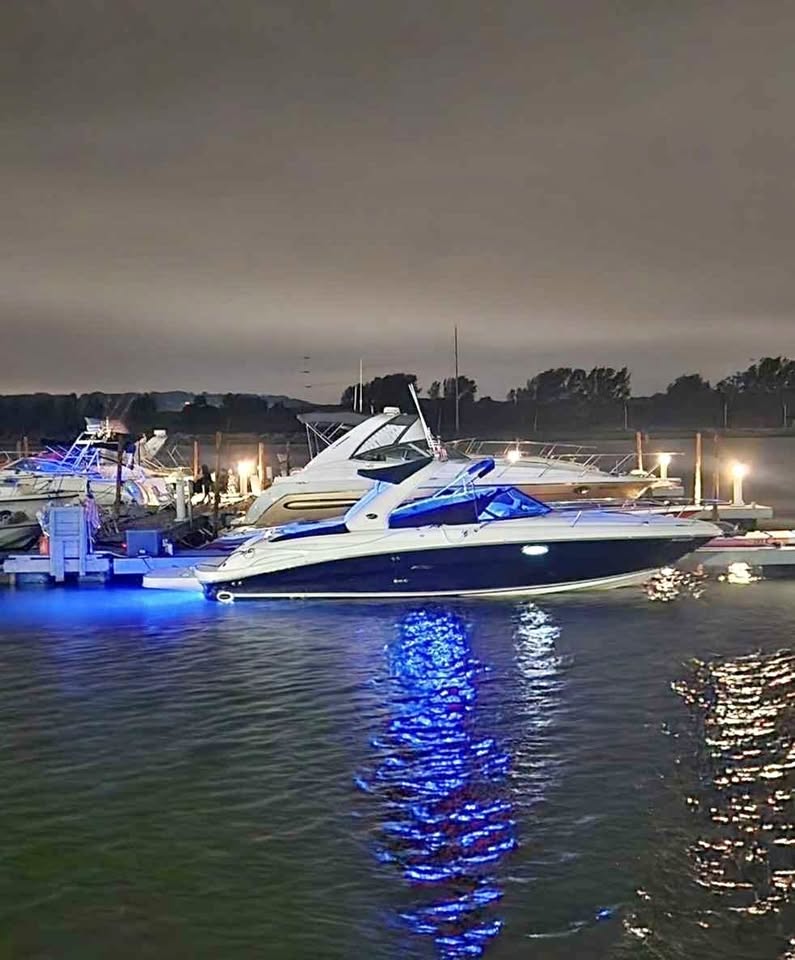 2005 SeaRay 290 SS - SunSport - Twin Mercruiser 6.2 V8's 320hp each - Mint w years of service docs for sale in Lynn, MA