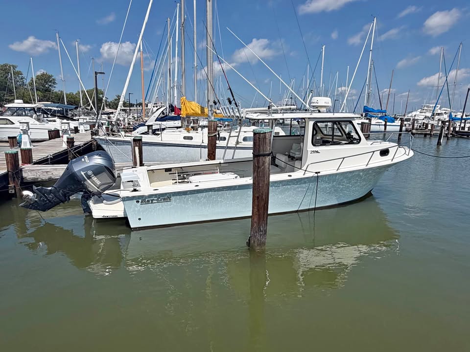 Maycraft pilot house 2550 for sale in Lewes, DE