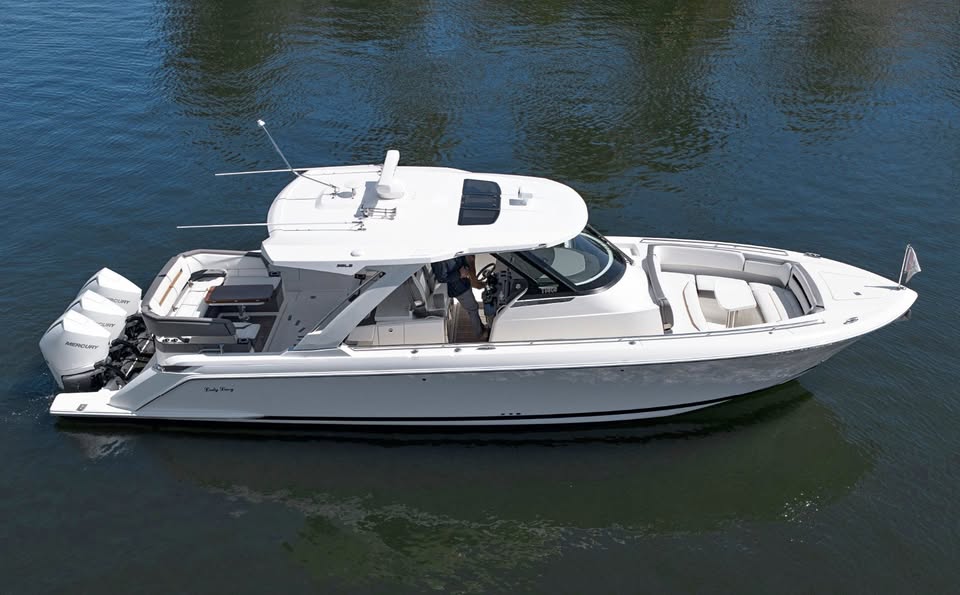 2022 Tiara Yachts 38 LS for sale in Fort Lauderdale, FL