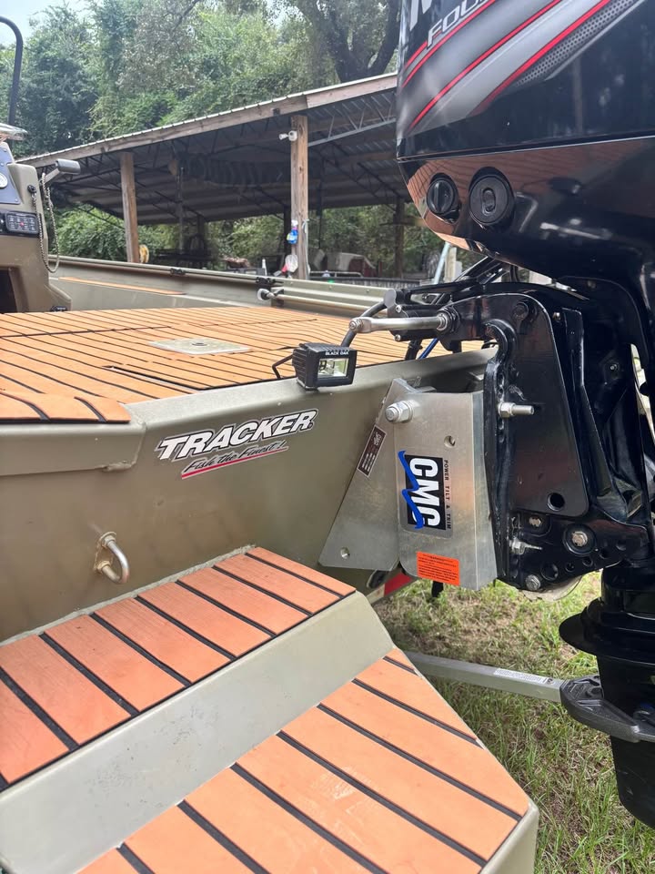 2016 Tracker Grizzly 1860 for sale in Jay, FL