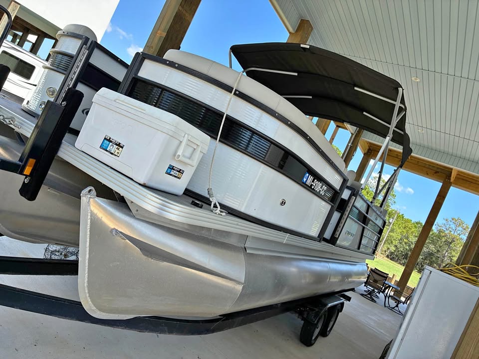 2022 Crest Tritoon for sale in Pass Christian, MS