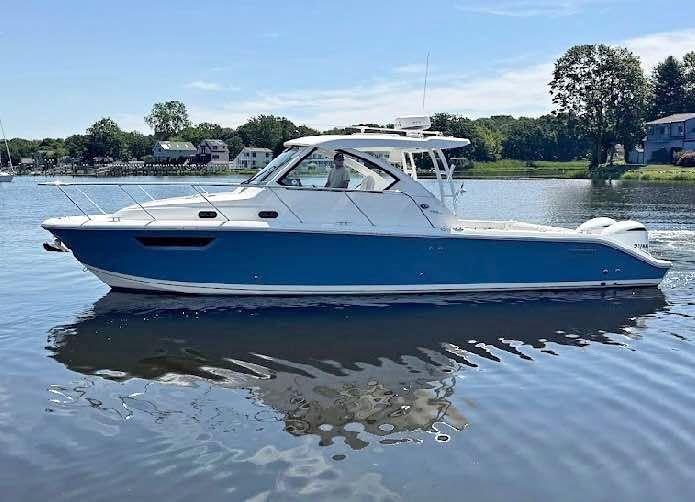 2021 Pursuit 325 OS for sale in Warwick, RI