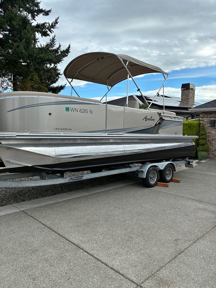 Avalon LSZ 2485 QL Pontoon Boat with EZ Loader Trailer for sale in Bonney Lake, WA