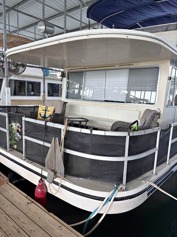 14 x 50 Gibson Houseboat with flybridge for sale in New Johnsonville, TN
