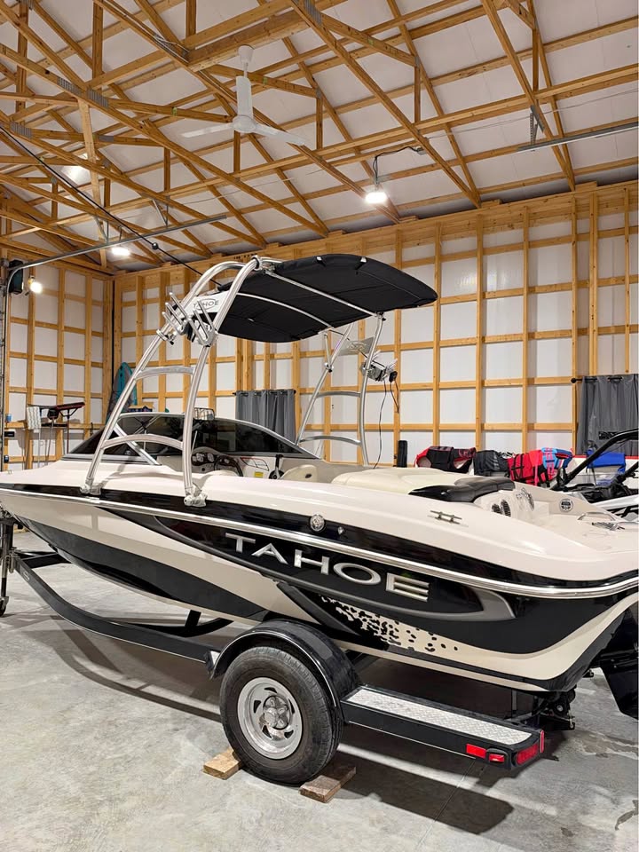 2009 Tahoe Q5i – MerCruiser 4.3L TKS Low hours clean. for sale in Olathe, KS