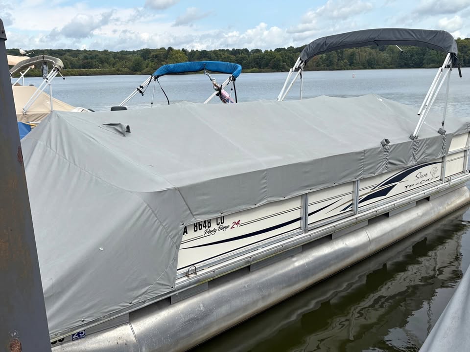 2005 25ft SUNTRACKER PARTY BARGE for sale in Sandy Lake, PA