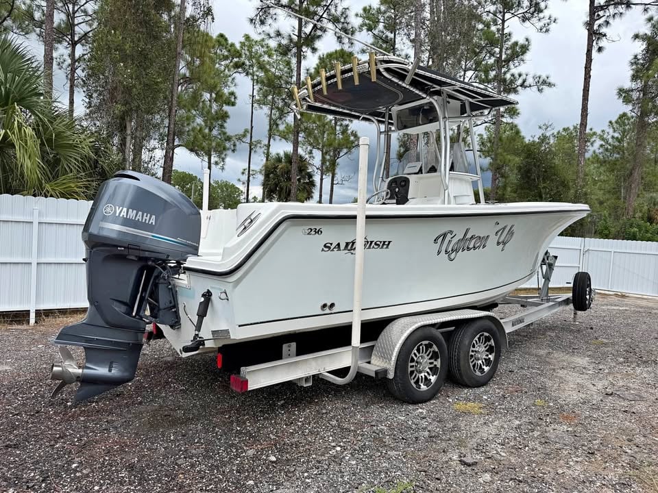 2005 SAILFISH 236 LIKE NEW. 2008 FOUR STROKE YAMAHA 225 ONLY 290 HOURS for sale in Fort Myers, FL