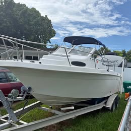 Wellcraft Walkaround Boat with Twin Johnson 150 Engines 24 ft for sale in Miami, FL