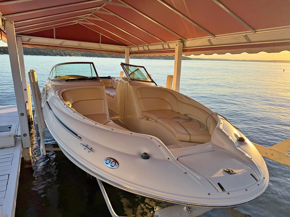 Sea Ray Sundeck Boat for sale in Lake Geneva, WI