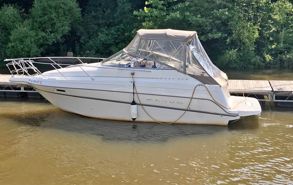 2000 Maxum 2400 SCR Cabin Cruiser for sale in Oakmont, PA