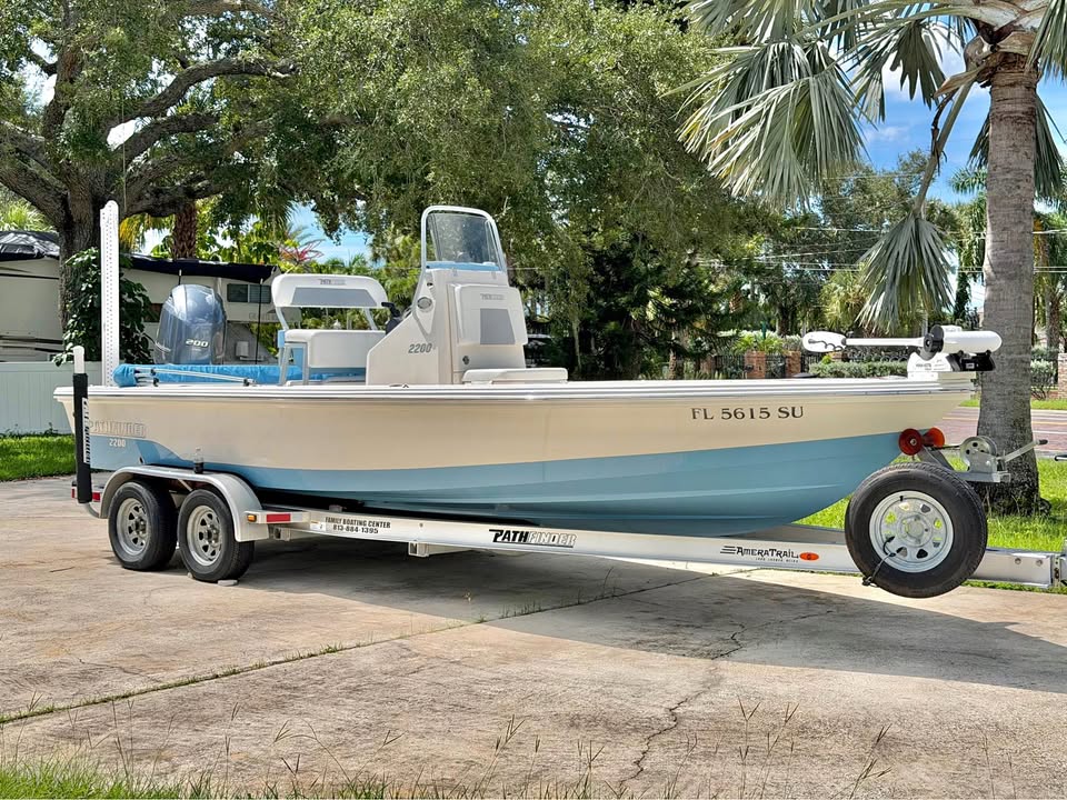 2021 Pathfinder 2200 Center Console 200hp Yamaha Low Hours for sale in St Petersburg, FL