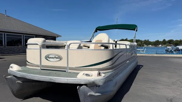 2004 AquaPatio 240RE for sale in Clarklake, MI