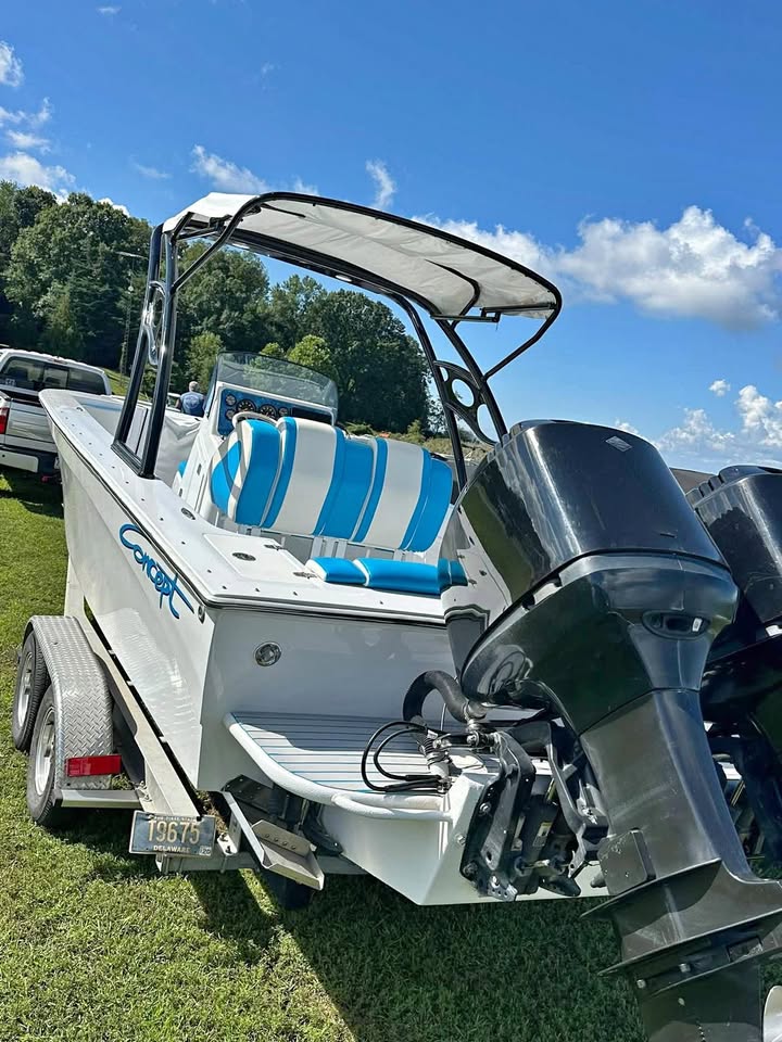 2004 Concept 30 pf center console for sale in Chesapeake City, MD