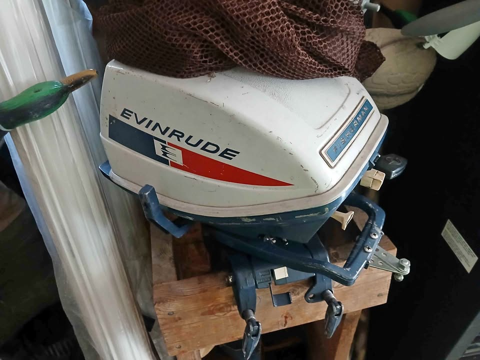 19.5 foot aluminum deep v lake boat with 75 horse evinrude and 6 horse kicker has a new helix 7 and for sale in Cygnet, OH