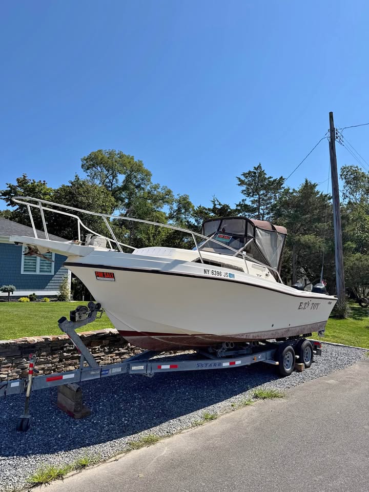 Classic Cabin Cruiser Boat – Twin Suzuki 140s – Trailer Included – As-is for sale in Greenport, NY