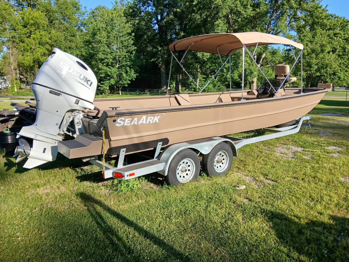 2024 SEA ARK 2472 MV NEW BOAT NEVER USED COMMERICAL GRADE BOAT for sale in detroit