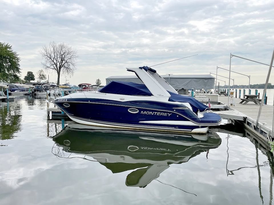 2017 Monterey 275 Sport Yacht w/Trailer, Fresh Water Only No Bottom Paint only 30 Hours for sale in McHenry, IL