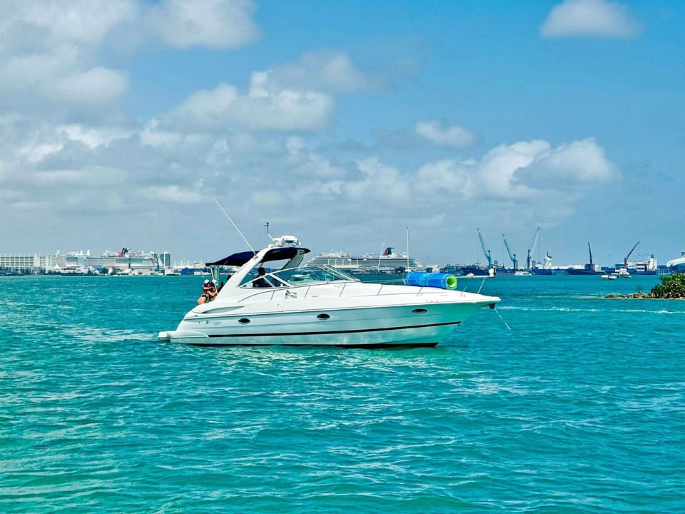 Cruiser yacht 3470 for sale in Miami, FL