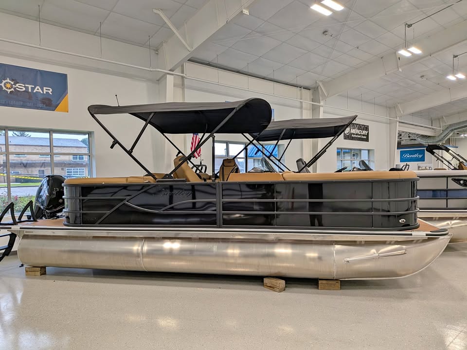 2027 Bentley 223 Navigator for sale in McHenry, IL