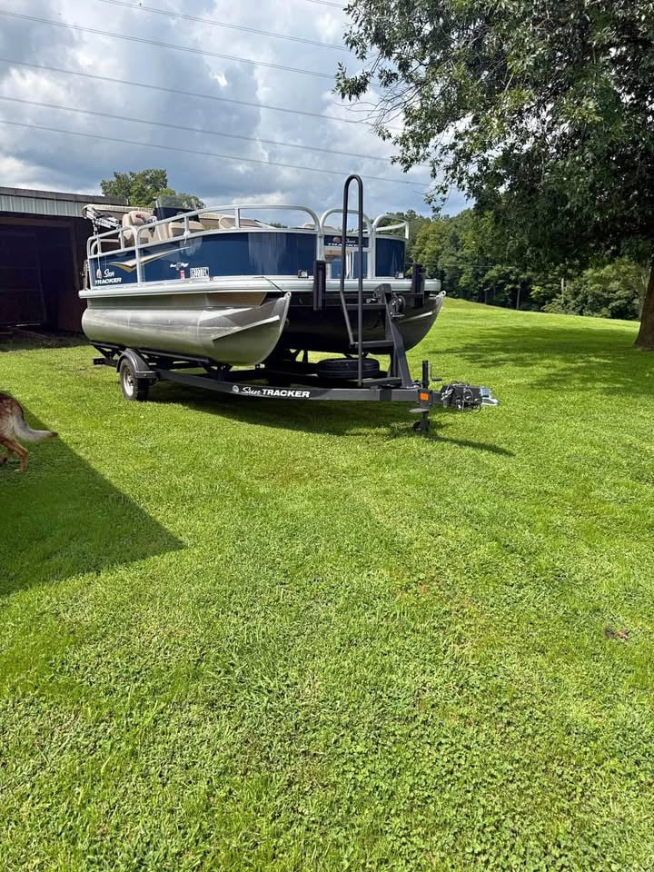 2025 Suntracker Bass buggy 16x for sale in Waterford, OH