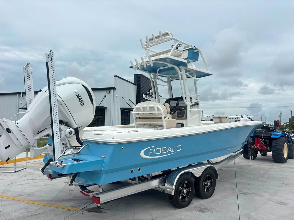 2027 Robalo 246 Skyeck for sale in Ocean Isle Beach, NC