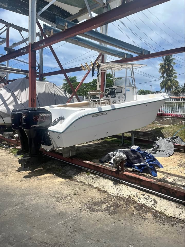 Sea fox 2001 25 pies Solida!! for sale in Fajardo, PR