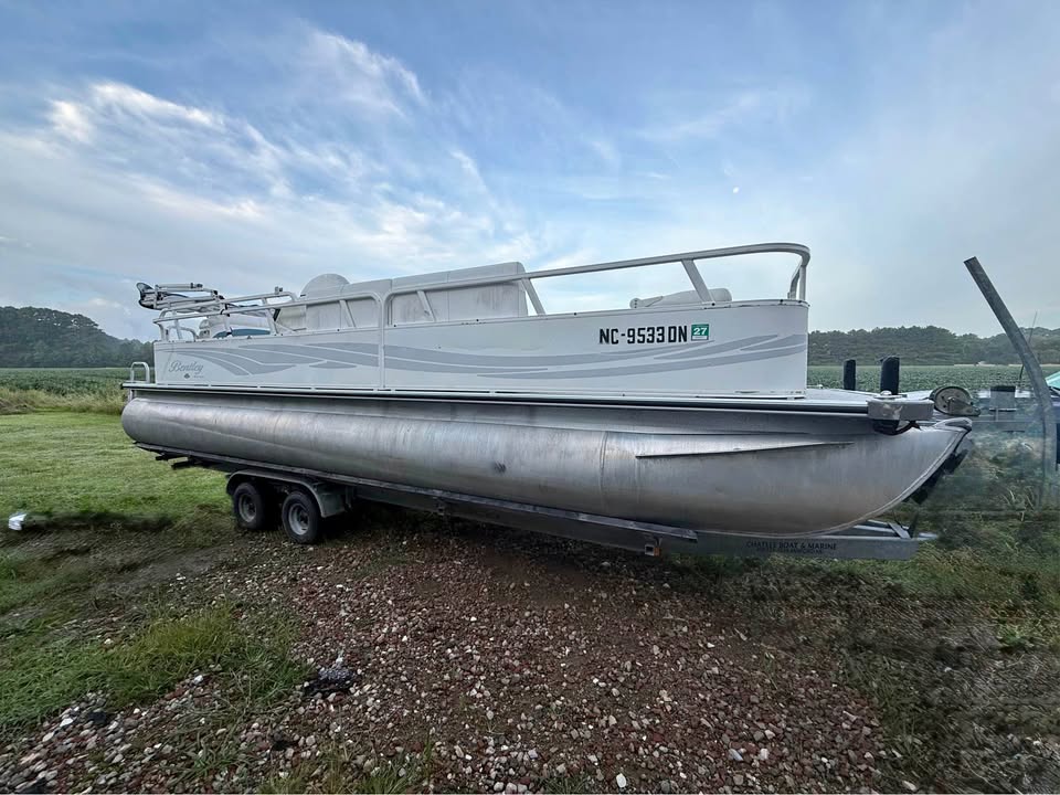 2010 24ft Bentley 240 Fishing Pontoon Boat for sale in Knotts Island, NC