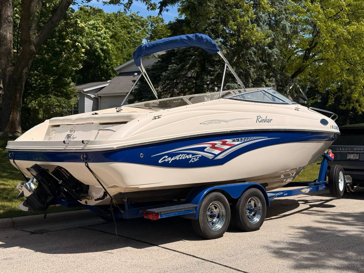 Rinker Captiva 232 Captiva Cuddy 350 Mag for sale in Milwaukee
