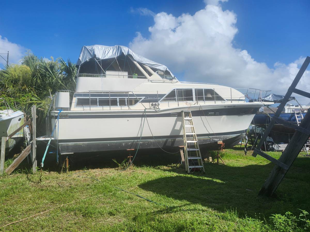 35' Chris Craft Catalina for sale in Merritt Island