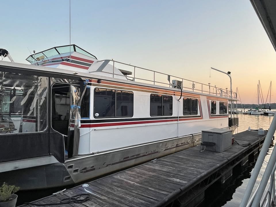 Stardust houseboat 67x14 for sale in Gainesville, GA